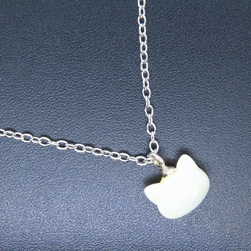 シルバー925 猫モチーフ ホワイトマザーオブパール 白蝶貝(ホワイトシェル)の猫ネックレス