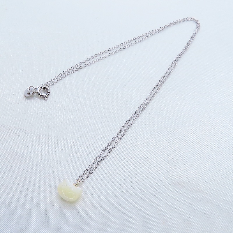 シルバー925 猫モチーフ ホワイトマザーオブパール 白蝶貝(ホワイトシェル)の猫ネックレス