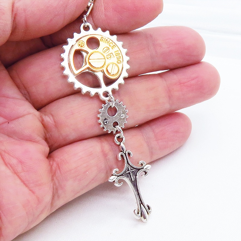 スチームパンク風アンティークシルバーの歯車とロザリオのキーホルダー チャーム ファスナーチャーム バッグチャーム