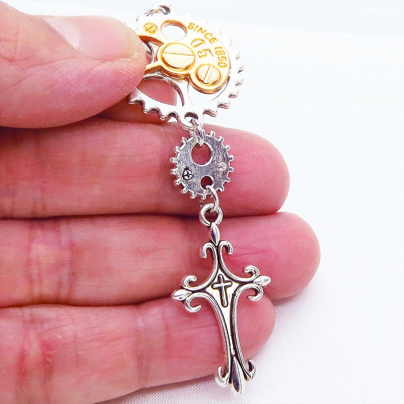 スチームパンク風アンティークシルバーの歯車とロザリオのキーホルダー チャーム ファスナーチャーム バッグチャーム