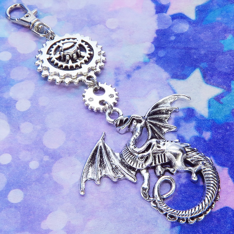 アンティークシルバー ドラゴンと歯車のスチームパンク風キーホルダー ゴシック バッグチャーム 金具変更可