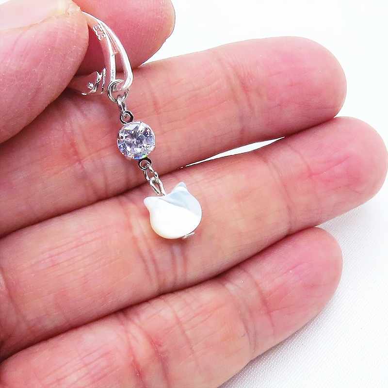 シルバー925 ホワイトマザーオブパール 白蝶貝(ホワイトシェル)の猫モチーフピアス キュービックジルコニア リング