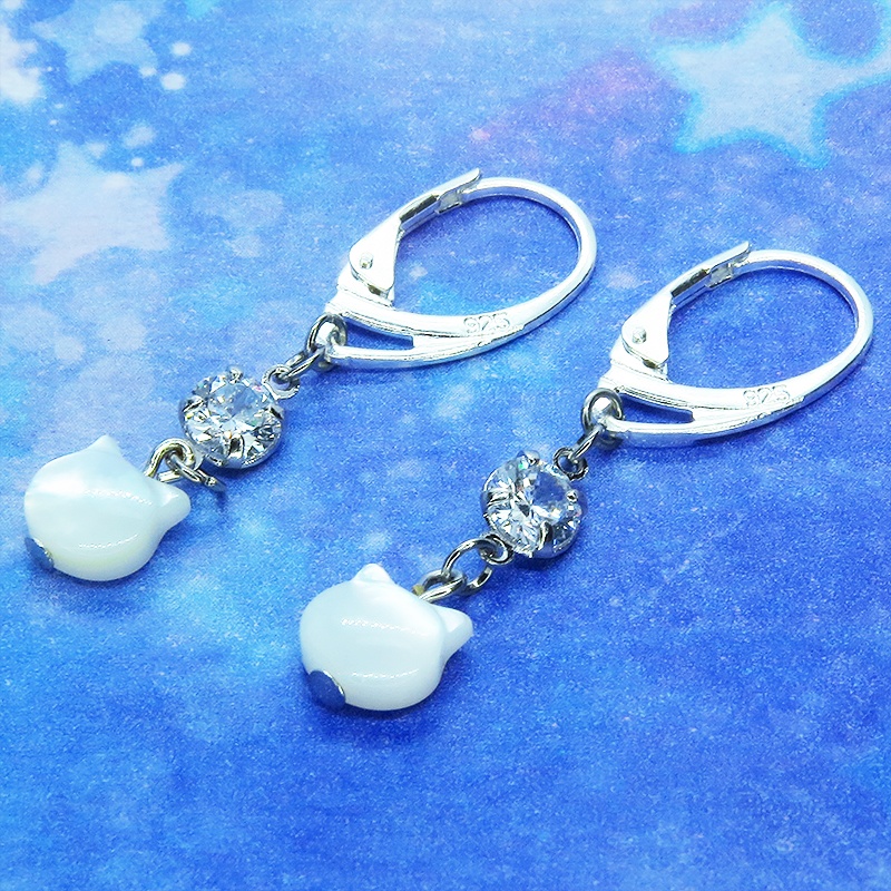 シルバー925 ホワイトマザーオブパール 白蝶貝(ホワイトシェル)の猫モチーフピアス キュービックジルコニア リング