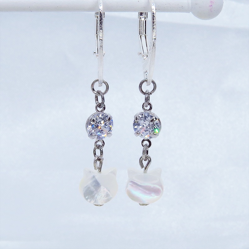 シルバー925 ホワイトマザーオブパール 白蝶貝(ホワイトシェル)の猫モチーフピアス キュービックジルコニア リング