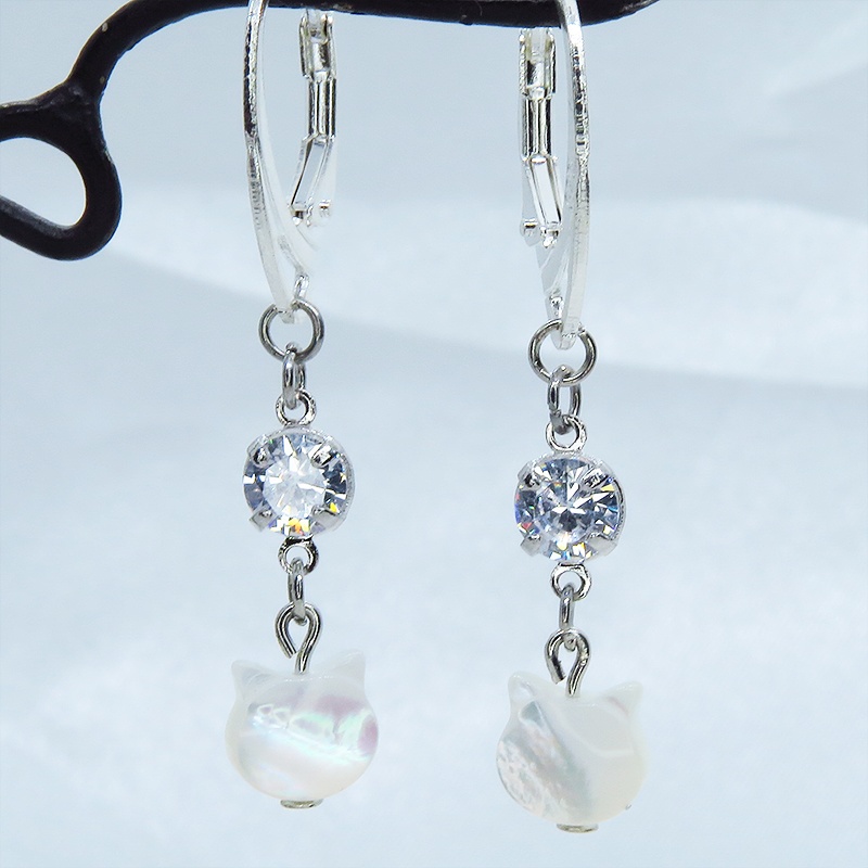 シルバー925 ホワイトマザーオブパール 白蝶貝(ホワイトシェル)の猫モチーフピアス キュービックジルコニア リング