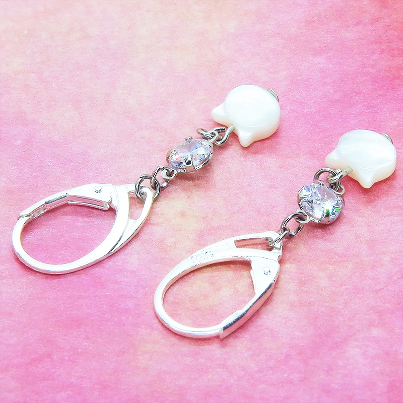 シルバー925 ホワイトマザーオブパール 白蝶貝(ホワイトシェル)の猫モチーフピアス キュービックジルコニア リング