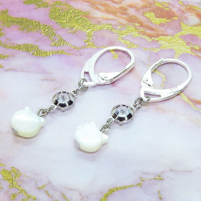 シルバー925 ホワイトマザーオブパール 白蝶貝(ホワイトシェル)の猫モチーフピアス キュービックジルコニア リング