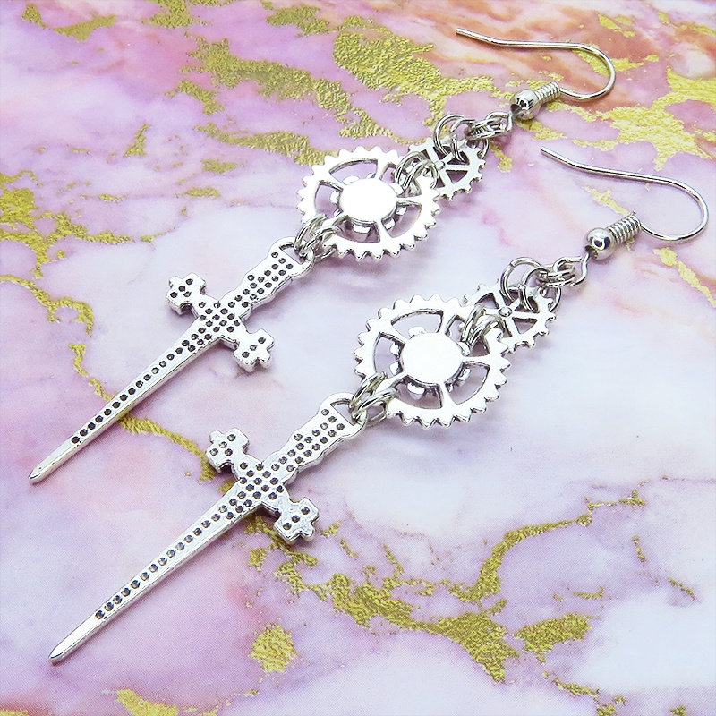 アンティークシルバー スチームパンク風ソード(剣)と歯車のスリムなロングピアス ゴシック パンク サージカル可
