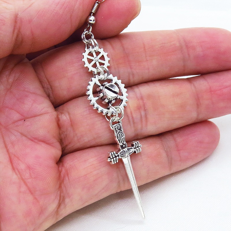 アンティークシルバー スチームパンク風ソード(剣)と歯車のスリムなロングピアス ゴシック パンク サージカル可
