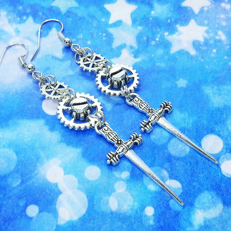 アンティークシルバー スチームパンク風ソード(剣)と歯車のスリムなロングピアス ゴシック パンク サージカル可