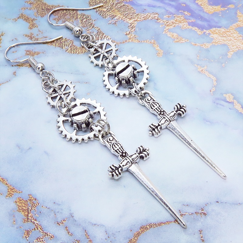 アンティークシルバー スチームパンク風ソード(剣)と歯車のスリムなロングピアス ゴシック パンク サージカル可