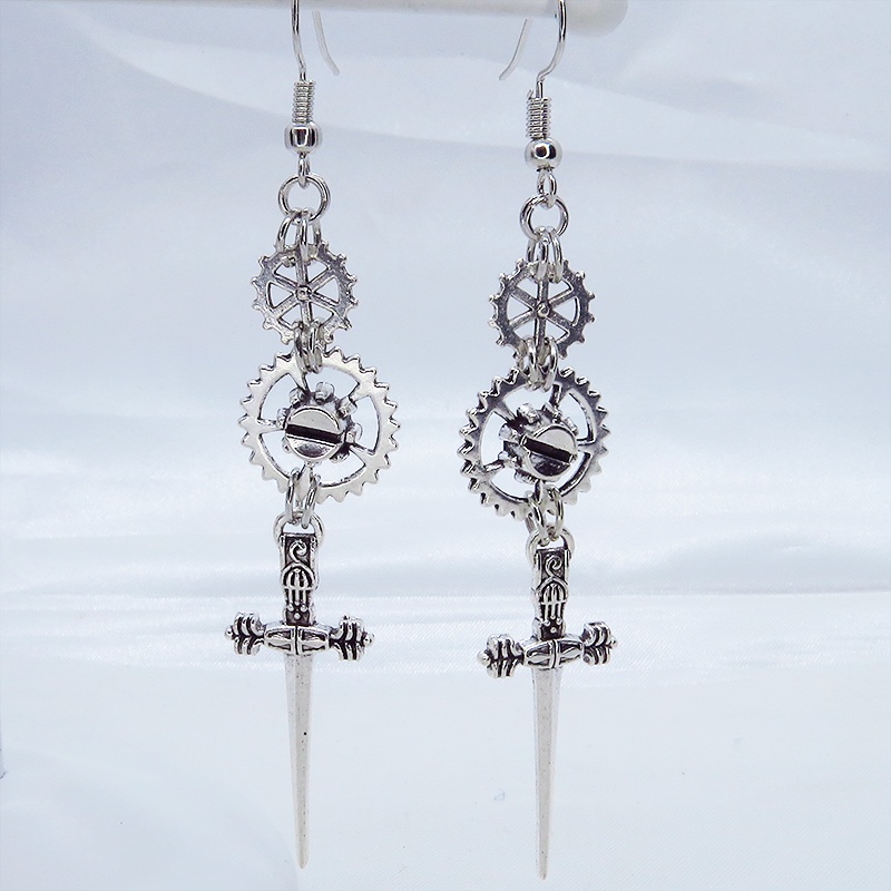 アンティークシルバー スチームパンク風ソード(剣)と歯車のスリムなロングピアス ゴシック パンク サージカル可