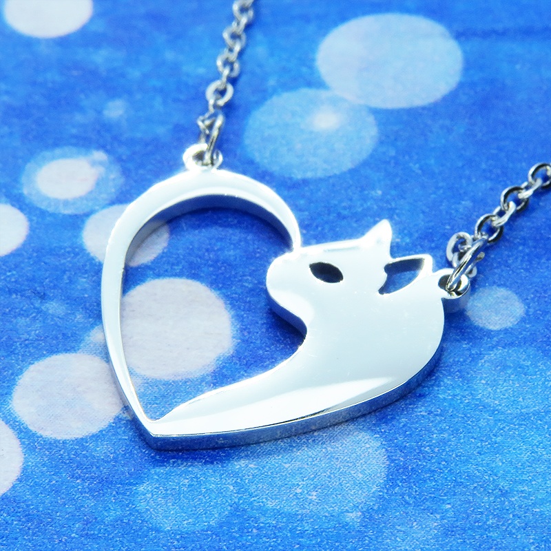 ステンレス製シルバーカラーの猫とハートを組合せた可愛いモチーフのネックレス オープンハートネックレス