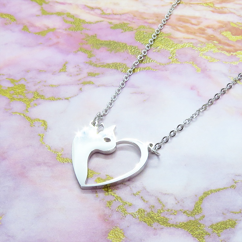 ステンレス製シルバーカラーの猫とハートを組合せた可愛いモチーフのネックレス オープンハートネックレス