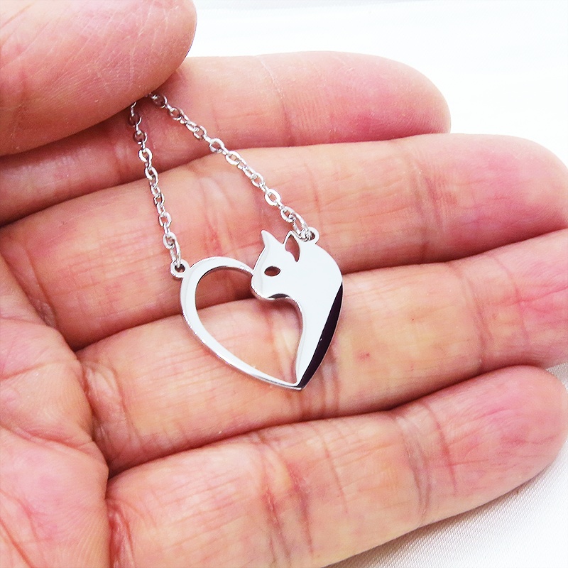 ステンレス製シルバーカラーの猫とハートを組合せた可愛いモチーフのネックレス オープンハートネックレス