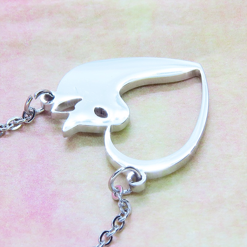 ステンレス製シルバーカラーの猫とハートを組合せた可愛いモチーフのネックレス オープンハートネックレス