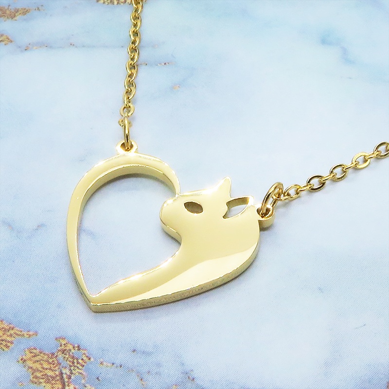 ステンレス製ゴールドカラーの猫とハートを組合せた可愛いモチーフのネックレス オープンハートネックレス