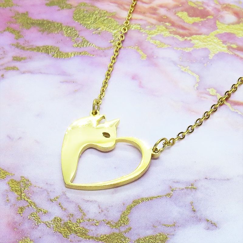 ステンレス製ゴールドカラーの猫とハートを組合せた可愛いモチーフのネックレス オープンハートネックレス