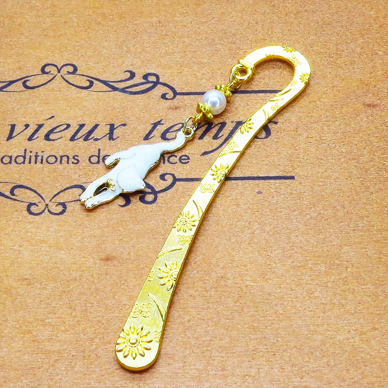 白猫モチーフとスワロフスキーパールの可愛いゴールドカラーのブックマーカー 栞 しおり 花柄模様