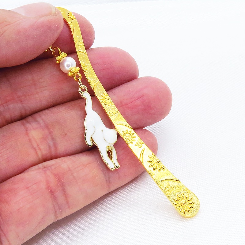 白猫モチーフとスワロフスキーパールの可愛いゴールドカラーのブックマーカー 栞 しおり 花柄模様