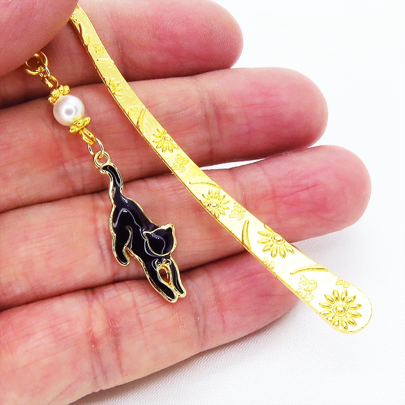 黒猫モチーフとスワロフスキーパールの可愛いゴールドカラーのブックマーカー 栞 しおり 花柄模様