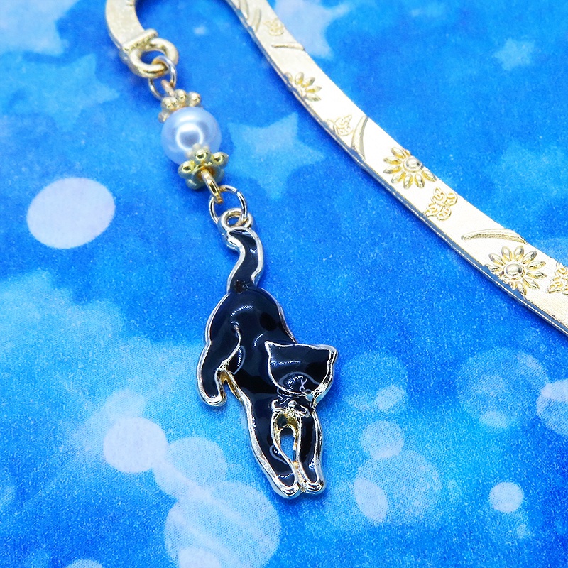 黒猫モチーフとスワロフスキーパールの可愛いゴールドカラーのブックマーカー 栞 しおり 花柄模様