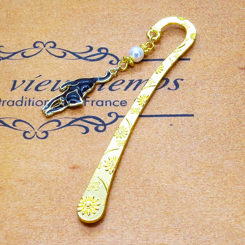 黒猫モチーフとスワロフスキーパールの可愛いゴールドカラーのブックマーカー 栞 しおり 花柄模様