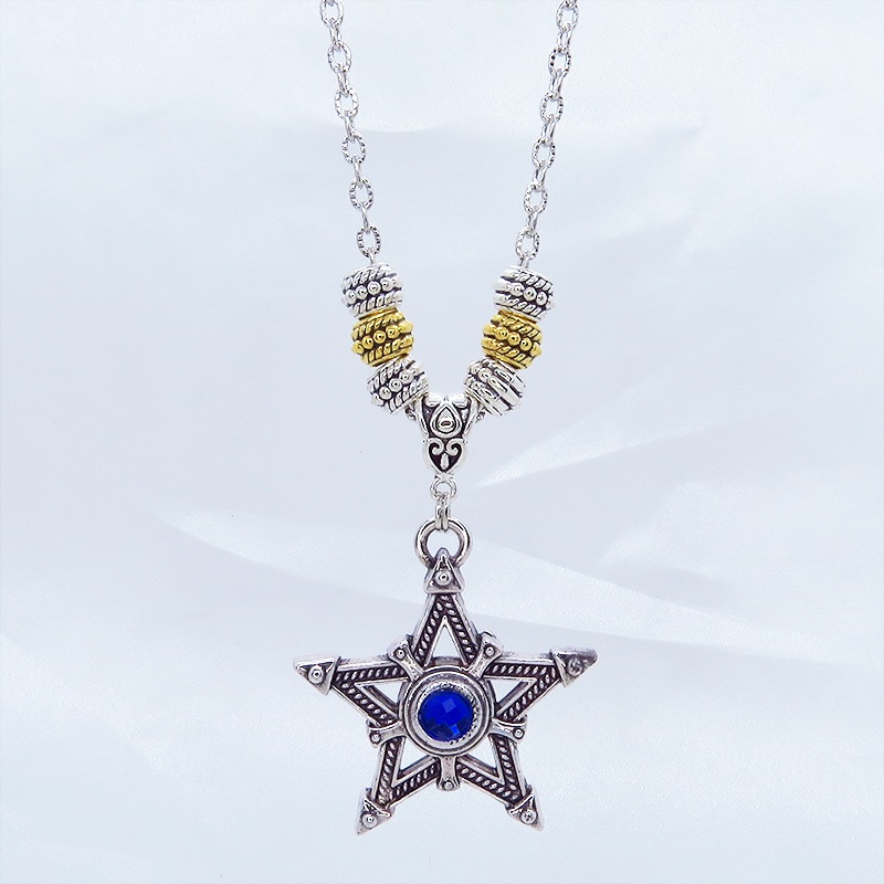 中心に蒼い輝きを持つペンタグラム(五芒星)のシルバーカラーネックレス パンク ロック ゴシック メタルビーズ