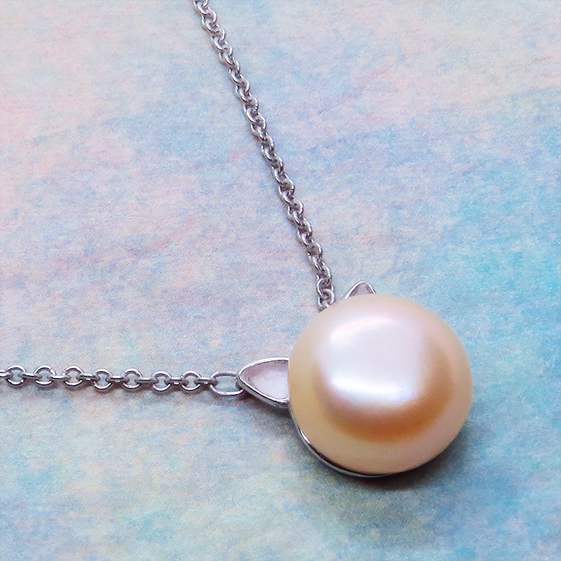 シルバー925 淡水パール(コーラルピンク) シンプルにさり気なく大人可愛い猫耳パールのネックレス ワンポイント
