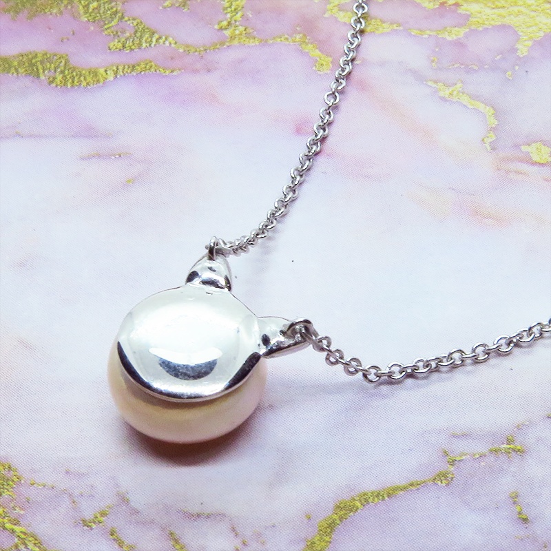 シルバー925 淡水パール(コーラルピンク) シンプルにさり気なく大人可愛い猫耳パールのネックレス ワンポイント