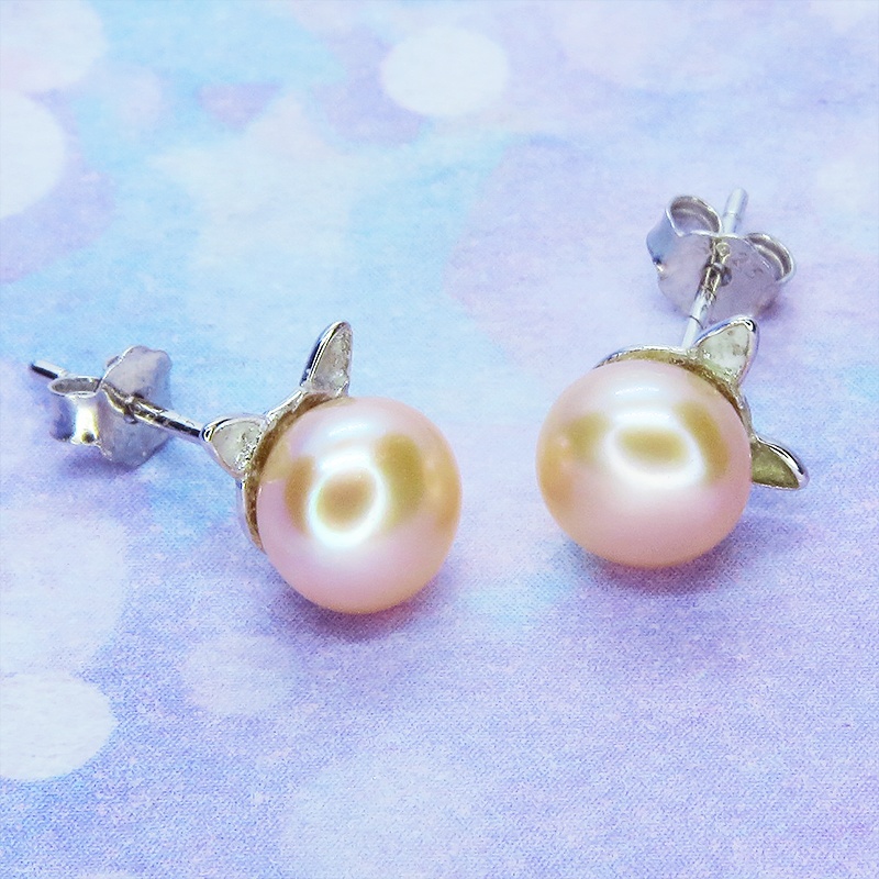 シルバー925 シンプルにさり気なく大人可愛いコーラルピンクの猫耳パールピアス 淡水パール