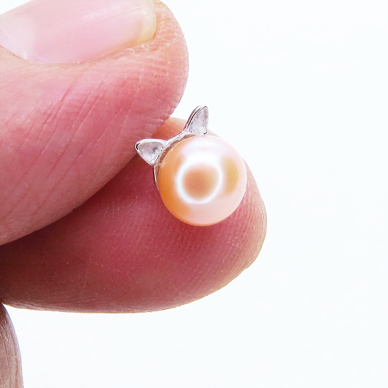 シルバー925 シンプルにさり気なく大人可愛いコーラルピンクの猫耳パールピアス 淡水パール