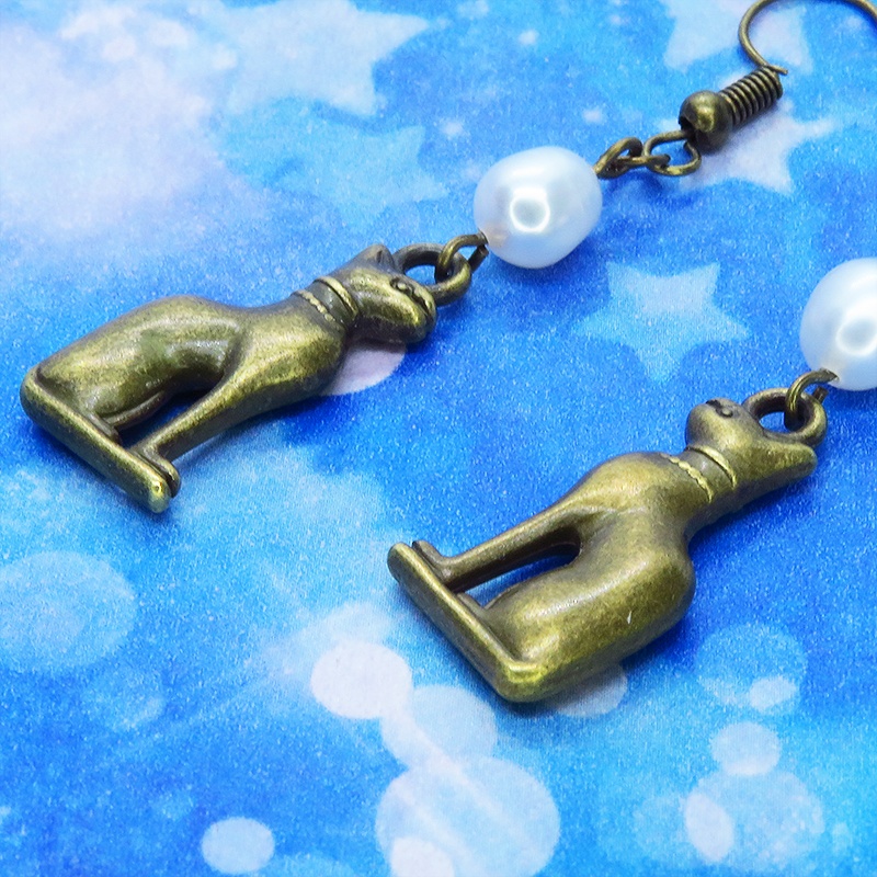 バステト 猫の神様 エジプト神 猫モチーフと淡水パールのピアス 立体 アンティークカラー