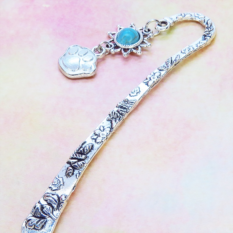 シルバーカラーの肉球とひまわりのターコイズを組合せたブックマーカー 栞 しおり 花柄模様 猫 犬