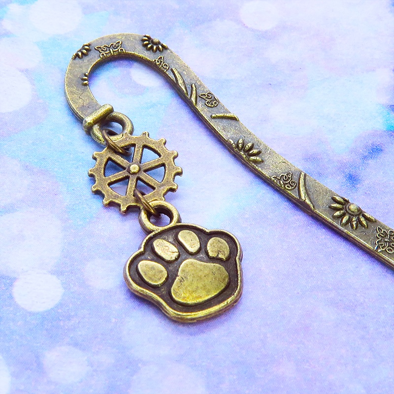 アンティークカラーの肉球と歯車を組合せたブックマーカー 栞 しおり 花柄模様 猫 犬