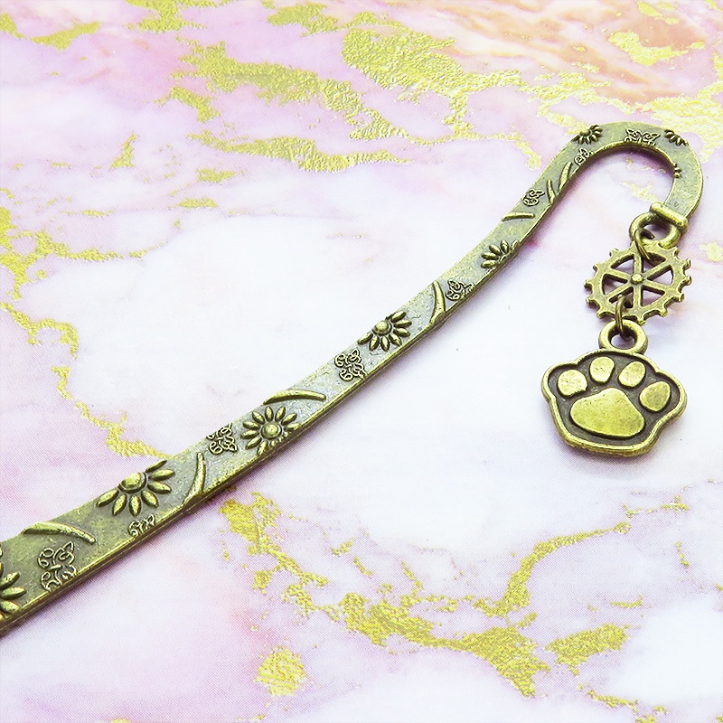 アンティークカラーの肉球と歯車を組合せたブックマーカー 栞 しおり 花柄模様 猫 犬