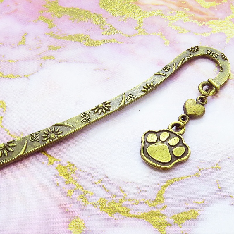 アンティークカラーの肉球とハートを組合せたブックマーカー 栞 しおり 花柄模様 猫 犬