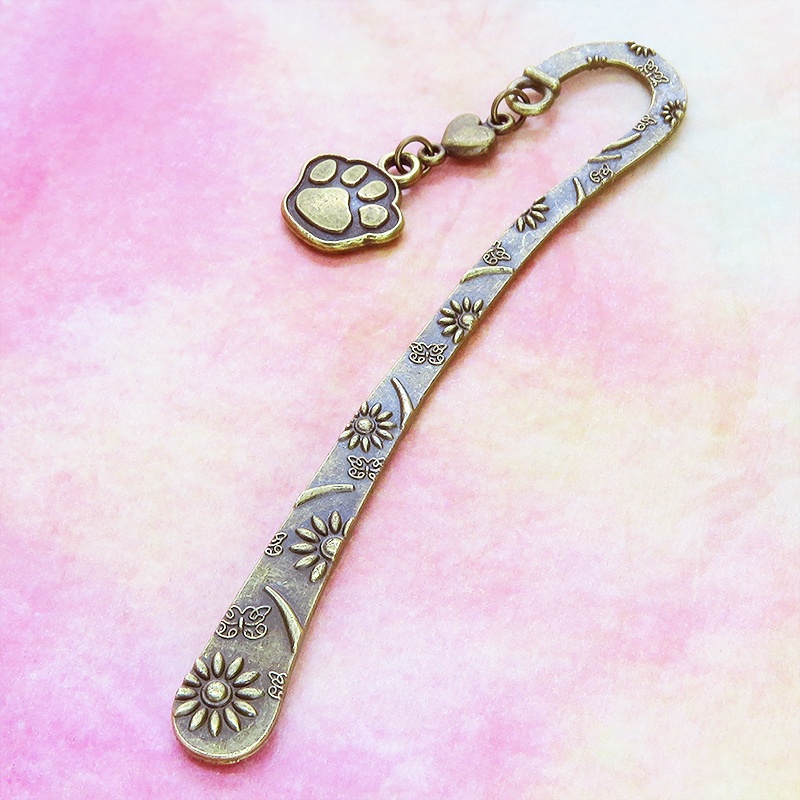 アンティークカラーの肉球とハートを組合せたブックマーカー 栞 しおり 花柄模様 猫 犬