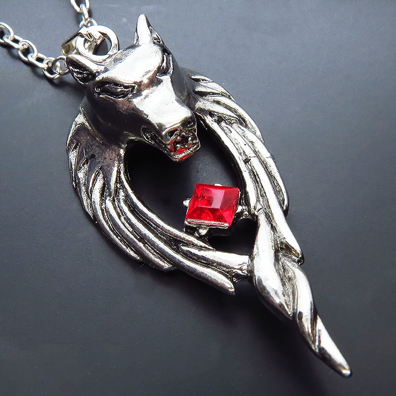 立体的な狼(ウルフ)ヘッドのペンダントネックレス レッドビーズ パンク ロック メンズ レディーズ 長さ調整可 アジャスター可