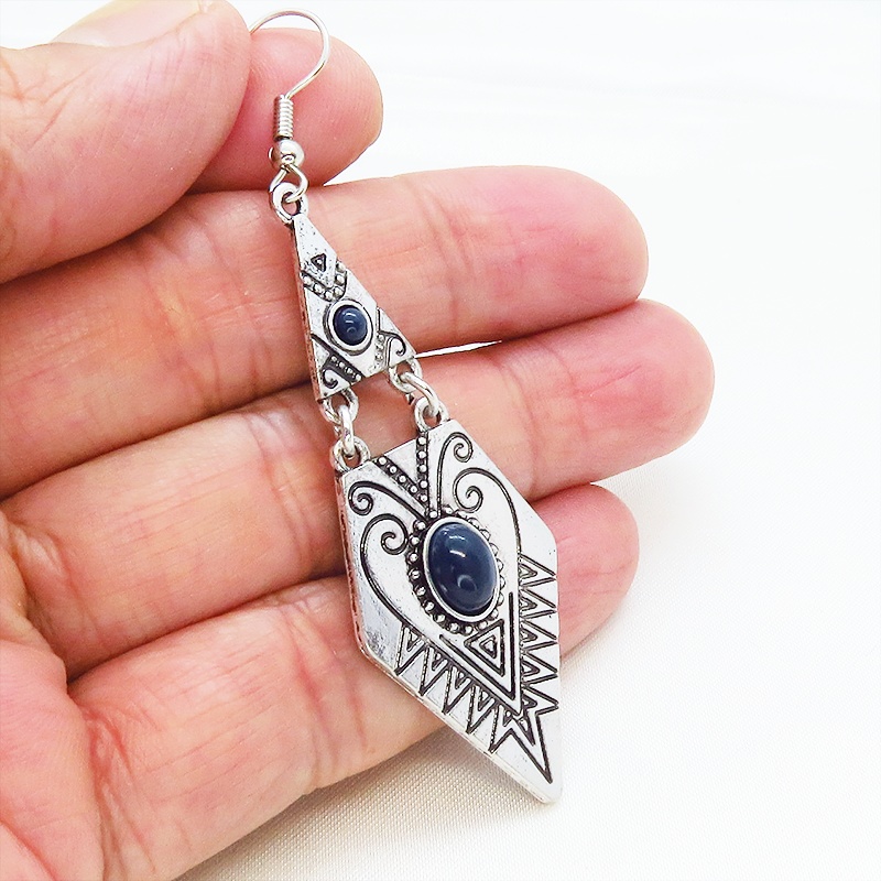 ヴィンテージ調トライアングルな幾何学的メタルタッセルピアス ゴシック アンティーク サージカル可