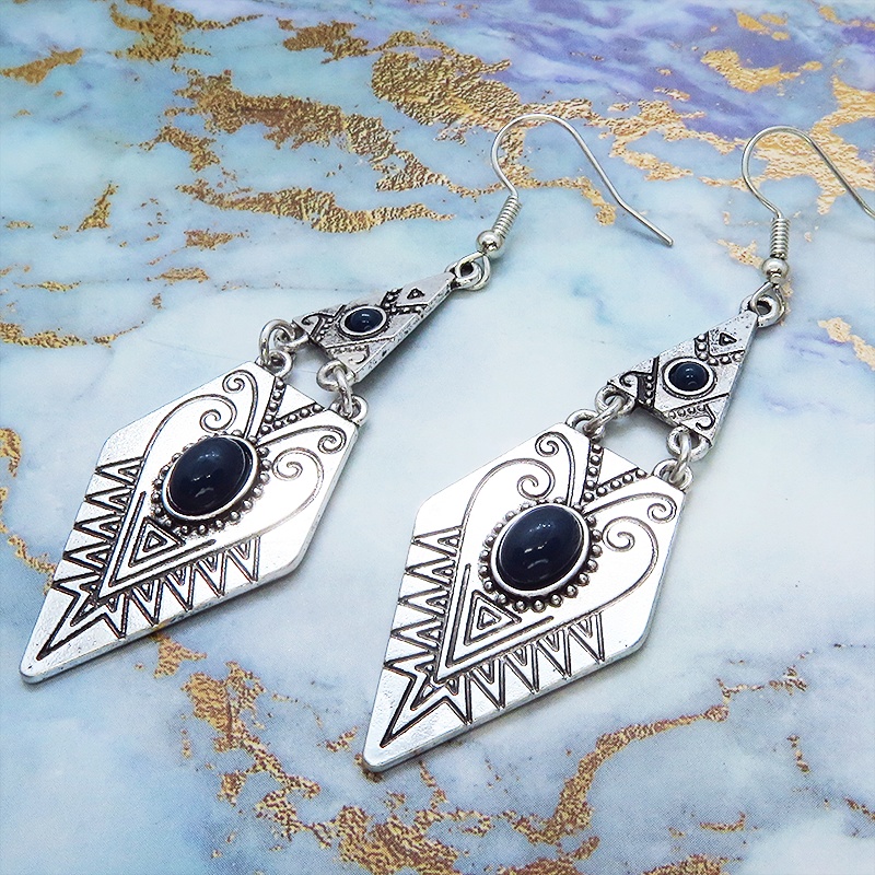 ヴィンテージ調トライアングルな幾何学的メタルタッセルピアス ゴシック アンティーク サージカル可