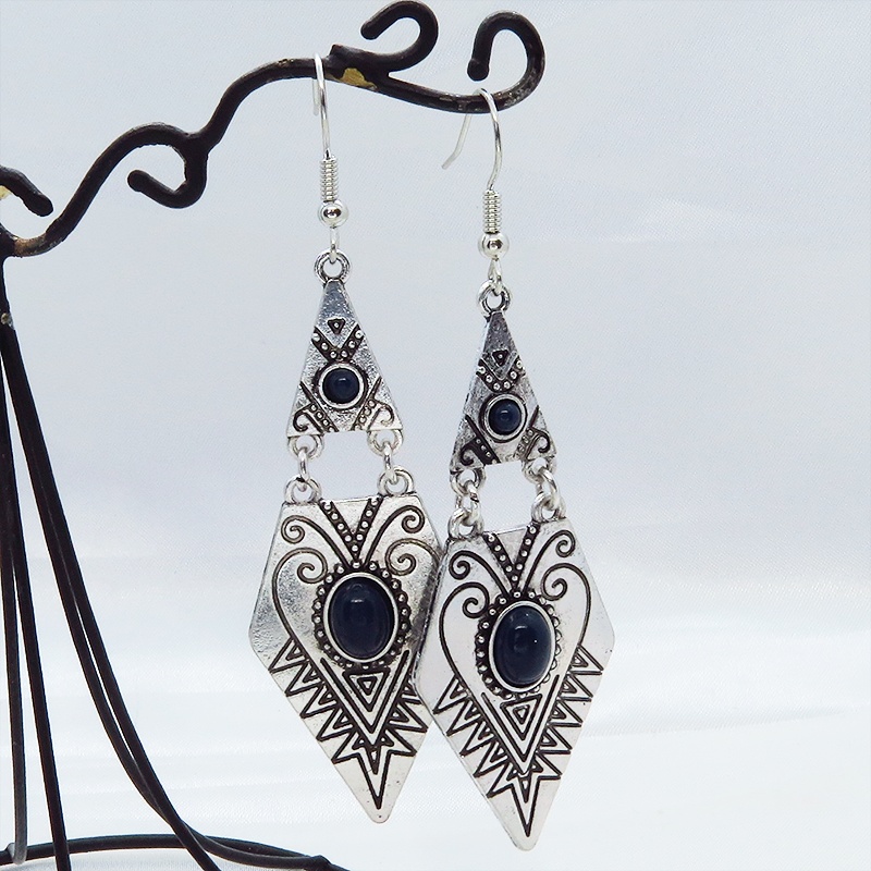 ヴィンテージ調トライアングルな幾何学的メタルタッセルピアス ゴシック アンティーク サージカル可