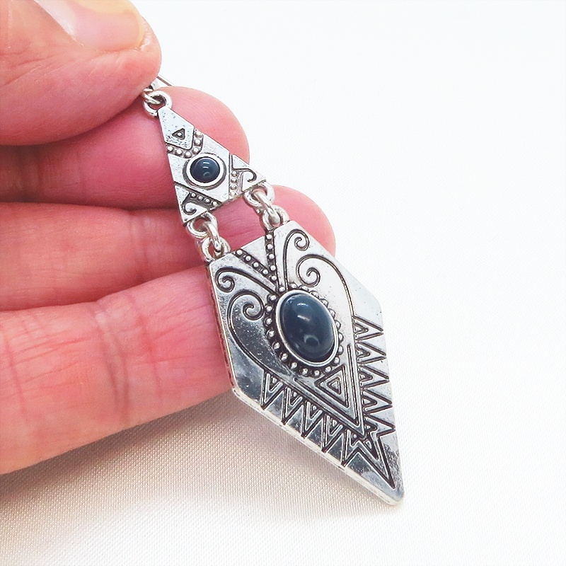 ヴィンテージ調トライアングルな幾何学的メタルタッセルピアス ゴシック アンティーク サージカル可