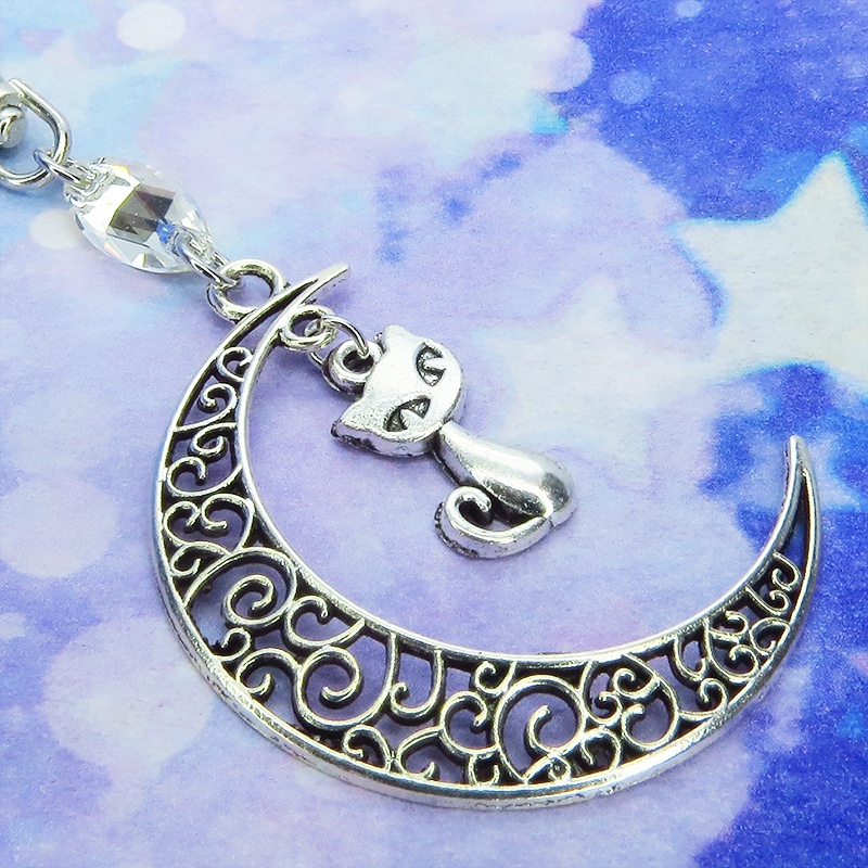 アンティークシルバーの猫モチーフと透かし三日月のキーホルダー スワロフスキー・クリスタル(クリア)