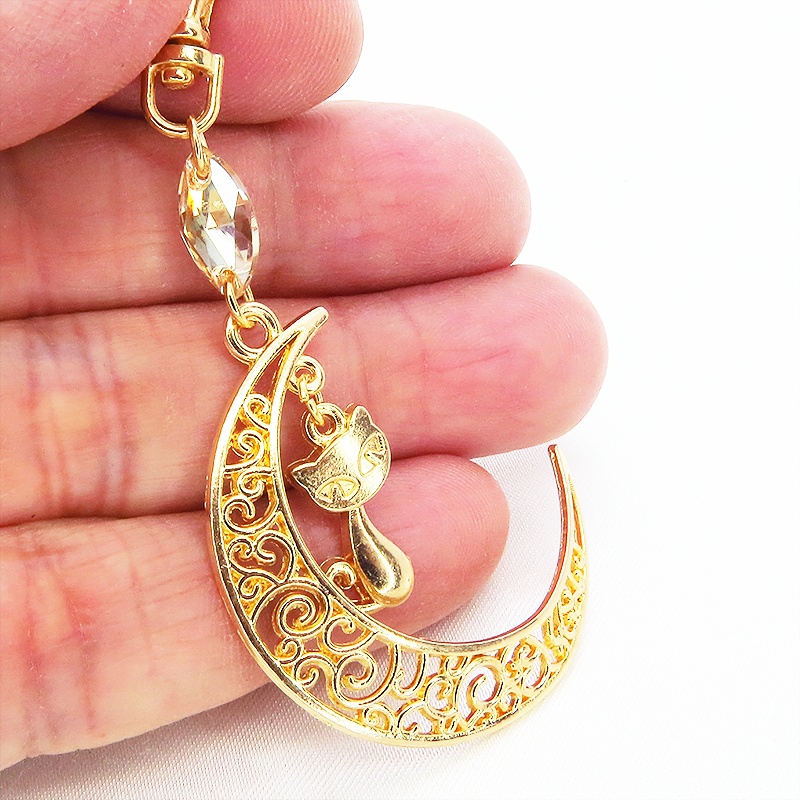 マットゴールドの猫モチーフと透かし三日月のキーホルダー スワロフスキー・クリスタル(ゴールドシャドー)