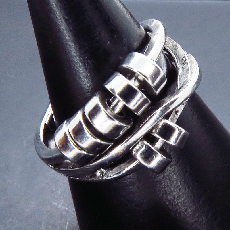 シルバー925 なめらかな曲線を描くパンクロック風メタルビーズ付きフリーサイズリング メタルビーズ可動