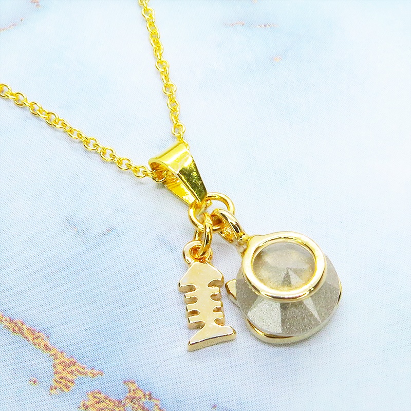 18KゴールドPTD シルバー925 かわいい猫フレームのスワロフスキー(9色選択)と魚のチャームのネックレス アジャスター可