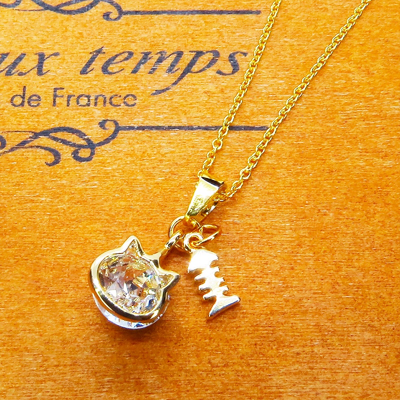 18KゴールドPTD シルバー925 かわいい猫フレームのスワロフスキー(9色選択)と魚のチャームのネックレス アジャスター可