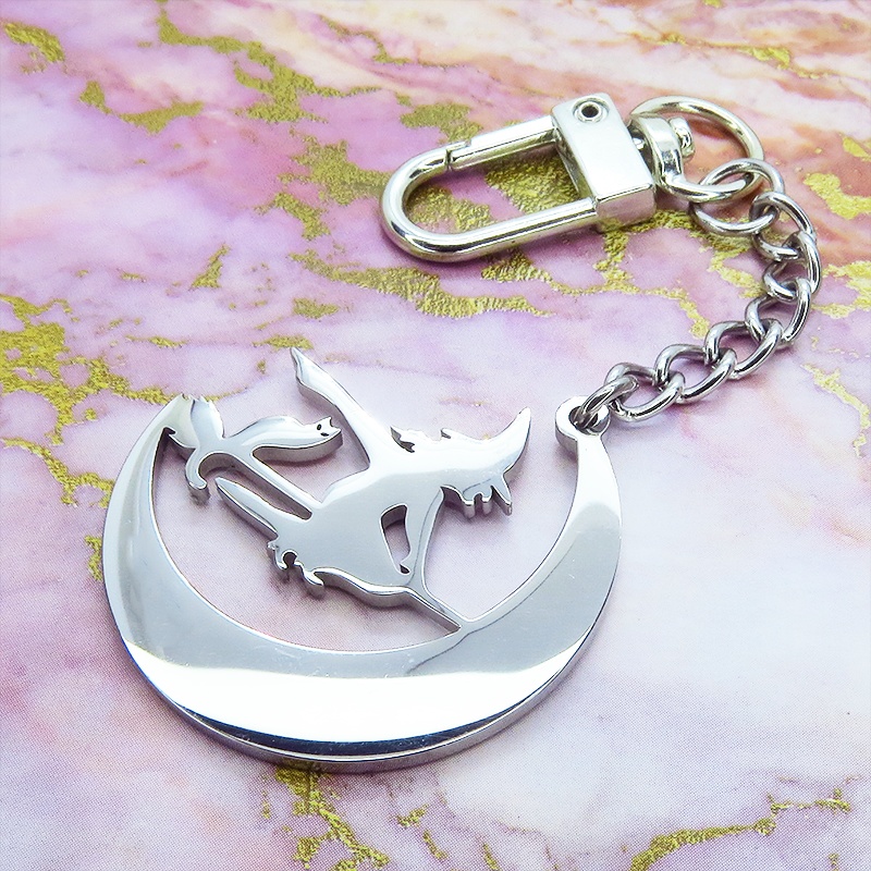 ステンレス製 ホウキにまたがる魔女と猫と三日月のキーホルダー シルバーカラー バッグチャーム 魔法使い 猫 シルエット