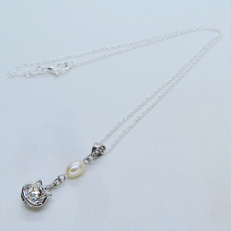シルバー925 かわいい猫フレームのスワロフスキー(9色選択)と淡水パールの大人可愛いネックレス